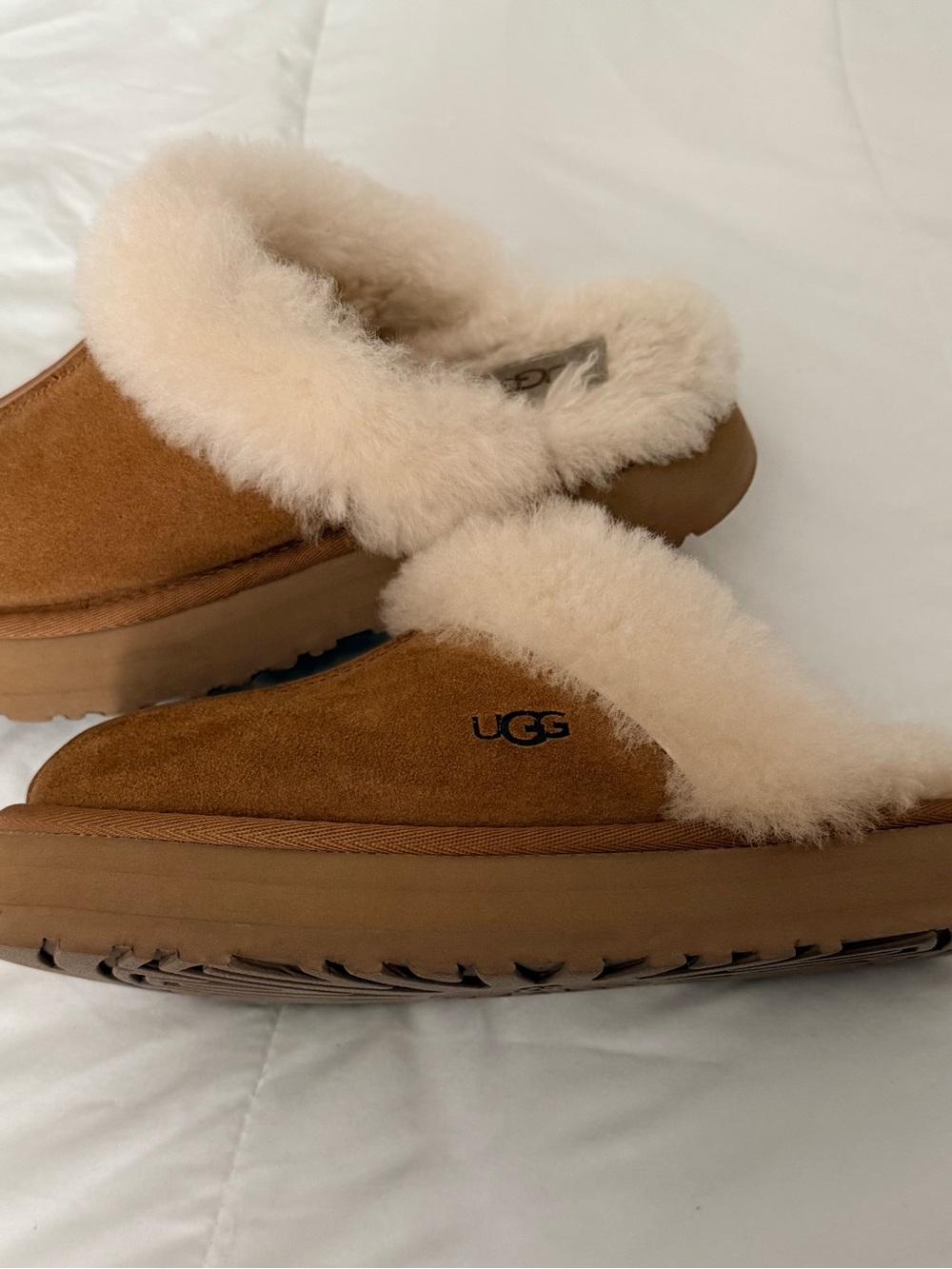UGG Women's Chestnut Slide Slippers